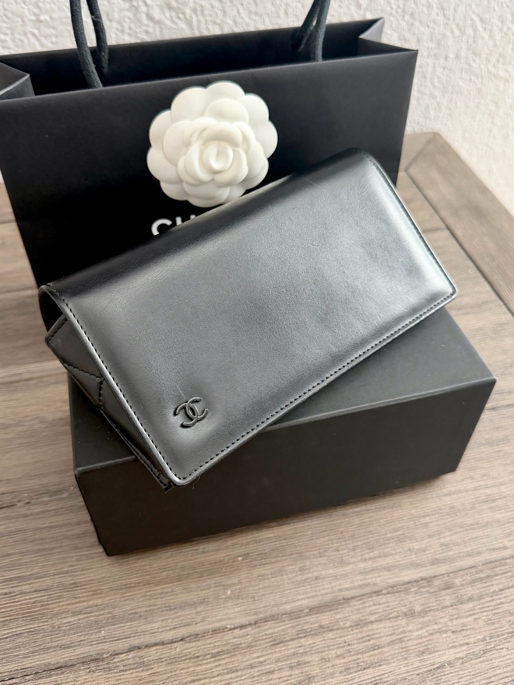 CHANEL Black Oversized Cat-Eye Sunglasses - Picture 7 of 8